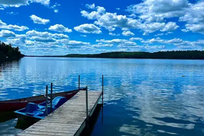 Image de Cozy Family Cottage steps from the lake.