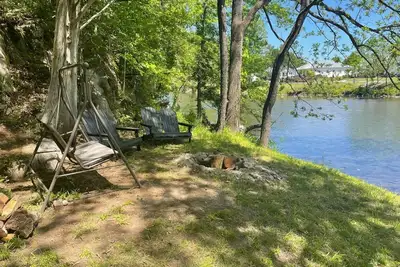 Spacious Farm Property+River access+Hot Tub+Fire Pits+Nature+Disc Golf+Corn-hole