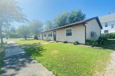 Image de Tis’ Time Hideaway. Just a few blocks from beautiful Lake Erie!