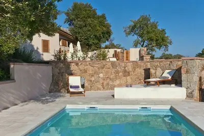 Villa Zetta, 3 bedrooms, shared heated swimming pool, 7kms center porto vecchio