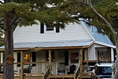 Image de Rustic cabin on 80 acres with access to hiking and Atv trails.