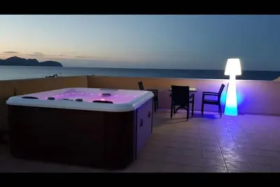 Image de Nearby beach, good location for excursions