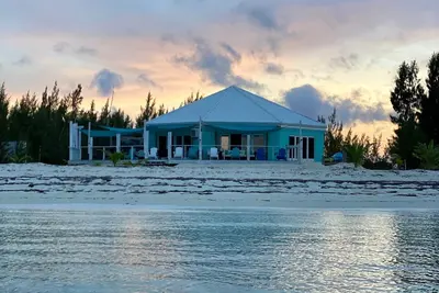 Image de Your Private Beachfront Home & Dock with endless ocean views in North Andros