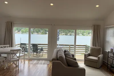 Image de Cozy Lakefront Cottage #6