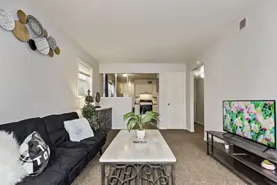 Image de 30 days minimum Chic 2b1b near Downtown/Stadiums in independence Mo