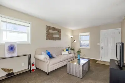 Image de 30 days minimum 2b1b Spacious unit near downtown/ stadiums in independence Mo