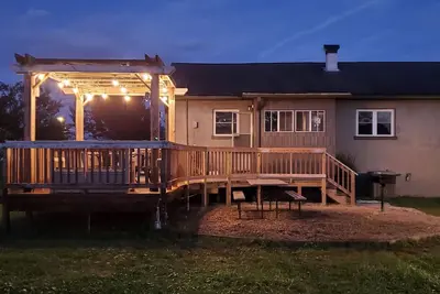 Image de Kanto House - Large Deck and Fenced in Yard - In Town - Pets Ok