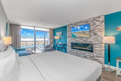 Image de Immaculate! Led Fireplace - Renovated King Suite - Sleeps 4! - Landmark Resort 1508