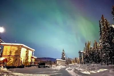 Image de Aurora View & Water Views. 8 minutes to airport-Very private house out of town.