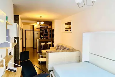 Image de Charmant Appartement à Malaga avec Terrasse - Proche Plages et Transports