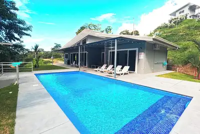 Image de Uvita Jungle, Sleeps 7, 10 min from beach, gated