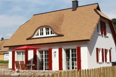 Image de Romantic apartment in thatched house (upper floor) with large garden, child-friendly