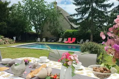 Image de Maison en pierre de campagne avec piscine privée et climatisation