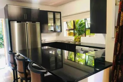Image de Stunning Private Apartment with a Beautiful Garden Oasis!