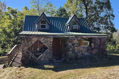 Image de Charming 2-bedroom cabin on 18 Acres with WiFi, Ac in Compton. Hunting Perfect!