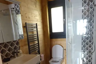 Image de Grand Chalet En Bois Au Pied Des Pyrenees