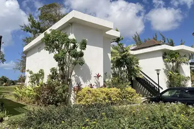 Image de Breezy first floor, recently renovated condo on Rockley golf course