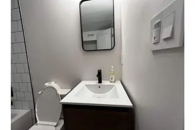 Image de Modern 3 bedroom space perfect location!