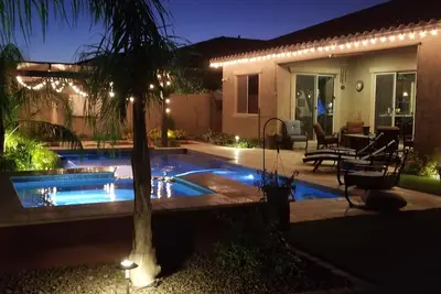 Image de 15 minutes to Superbowl & close by lots of entertainment, restaurants & shopping