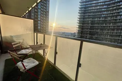 Image de Spacious apartment in the heart of Toronto! Close to historic & touristic sites.