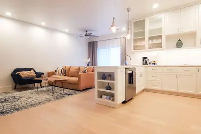 Image de Centrally Located