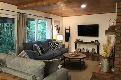 Image de Charmant Retreat hot tub and downtown convenience