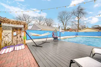 Image de Vip! Luxury 4bd 5min to Lake Michigan beach Big Pool with heater! !