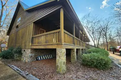 Image de Lodge & cabin sleeps 21 - peaceful country setting 15 min to downtown Dublin Ga