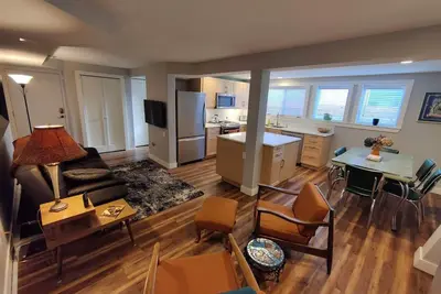 Image de Light and bright 2 bedroom daylight basement apartment
