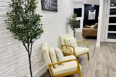 Image de The Olive Retreat - Minutes from Shsu - State Park & More