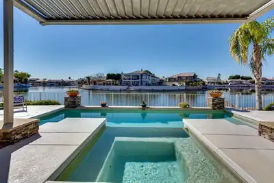Image de Amazing 4br/3 Full bath Waterfront Heated Pool Spa + Boat private dock