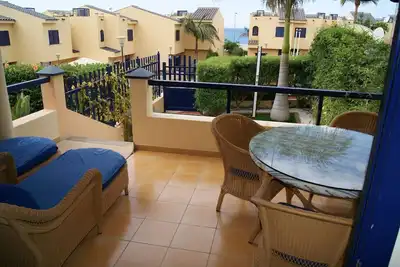 Image de Very spacious bungalow with terrace, sea views, community pool and jacuzzi.