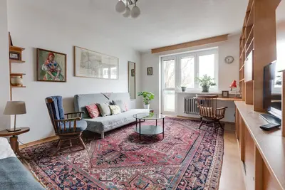 Image de Bright Comfortable Green Nest Quiet Neighbourhood