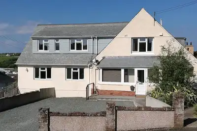 Image de Large House in Bude, Cornwall, Sleep18, Quiet Location, Just 10min Walk To Beach