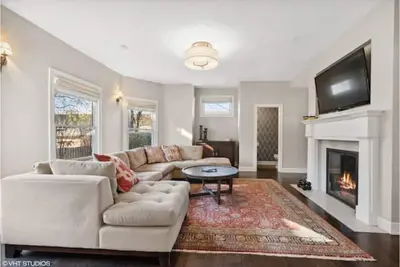 Image de Historic Edgewater Home Steps to the Beach