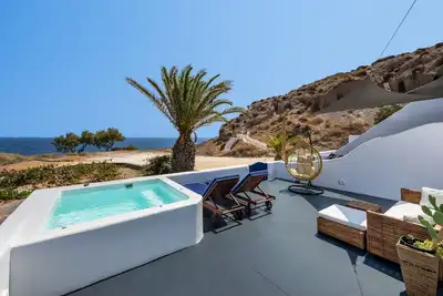 Image de Sonus Mare 2 Beach House: Tranquil  Escape with Jacuzzi & All Comforts