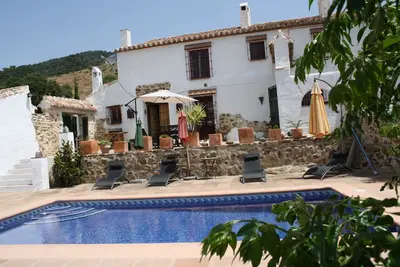 Image de Cortijo la Solana, alpaca farm with pool, in stunning rural location.