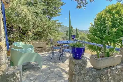 Image de Moulin de caractère avec piscine.