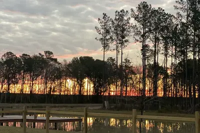 Image de Peaceful Retreat! Cozy Lodge with Scenic Views, Patio, Fire Pit.