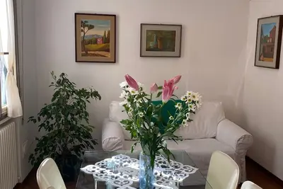 Image de Nice apartment in Costa Saragozza area with free parking