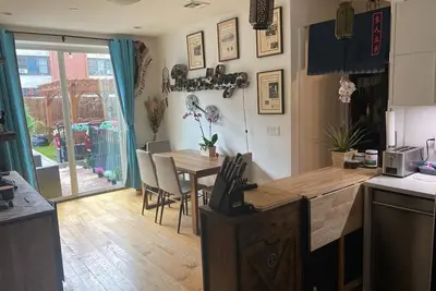 Image de Duplex condo with private garden, Bbq and pergola, close to subways