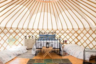 Image de Stunning Yurt 'Pencarrow' with hot tub close to hidden coves