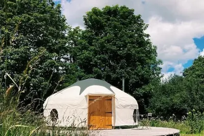 Image de Stunning Yurt 'Gribben' with use of wood fired hot tub