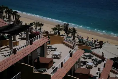 Image de 3 Bedroom Ocean Front Suite- on Medano Beach!