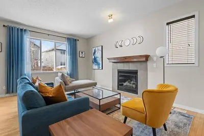 Image de Blue Moon | Playground | Backyard | Pet Friendly