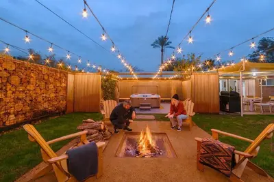 Image de Art-Filled Live\/Work Space with E-Bikes & Hot Tub