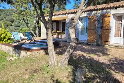 Image de Sheepfold in dry stones with outdoor spa, calm assured