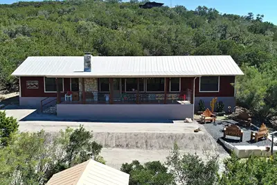 Image de Rustic lodge retreat minutes from the Frio!