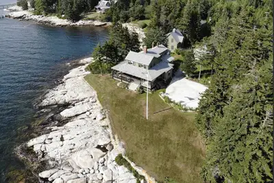 Image de Exclusive oceanfront home, private sandy beach, expansive view, stunning sunsets