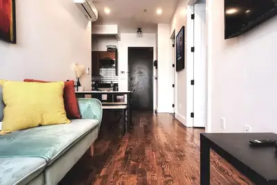 Image de Spacious Boutique Apartment w/Laundry + Roof Deck + 5 min to Subway + Parking